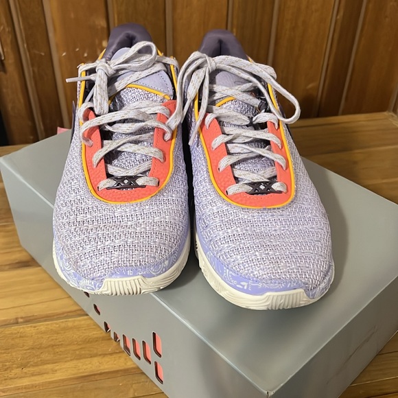 LeBron 20 Violet Frost - Picture 3 of 7